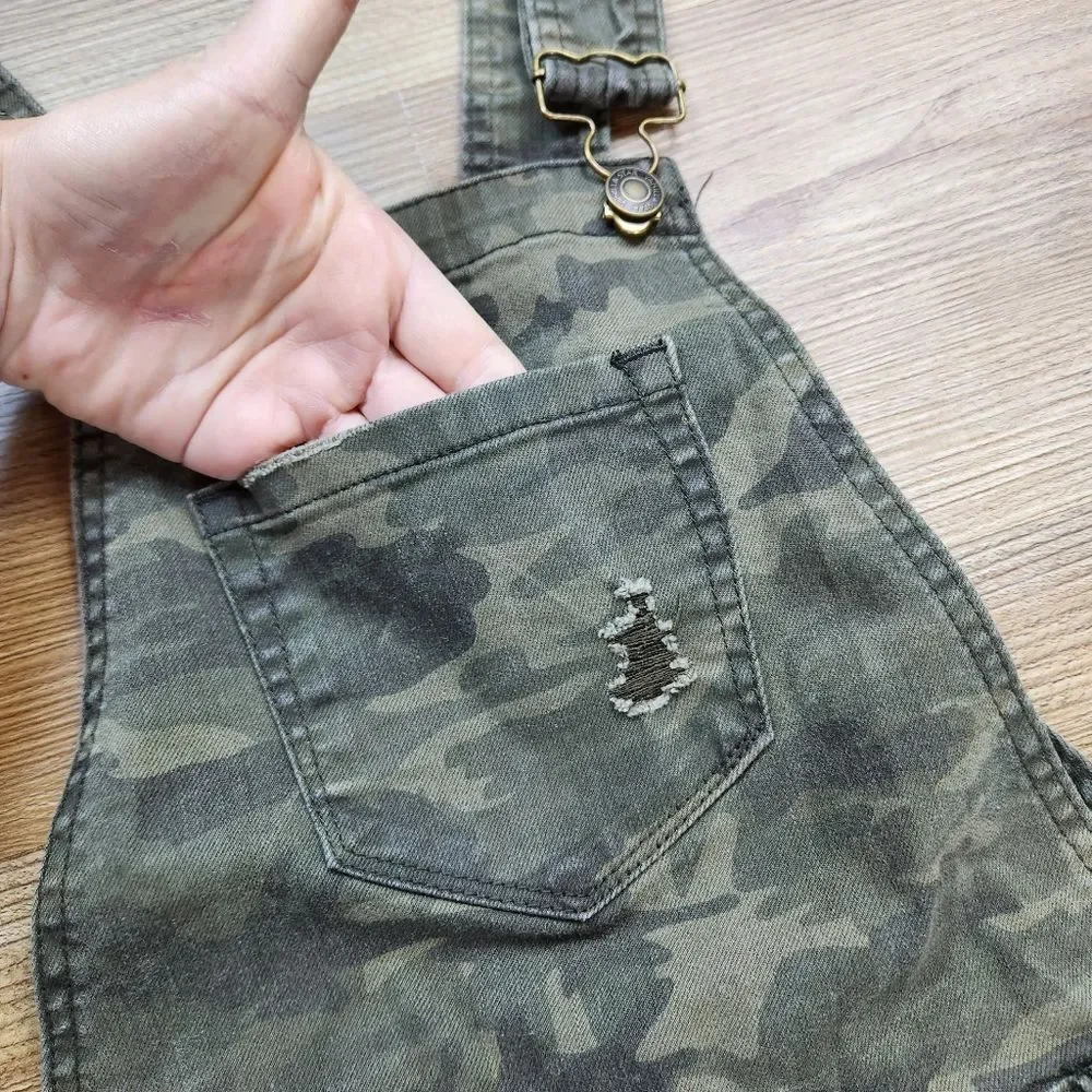 🔹️Vanilla Star Green Camouflage Distressed Leg Denim Overalls Small
